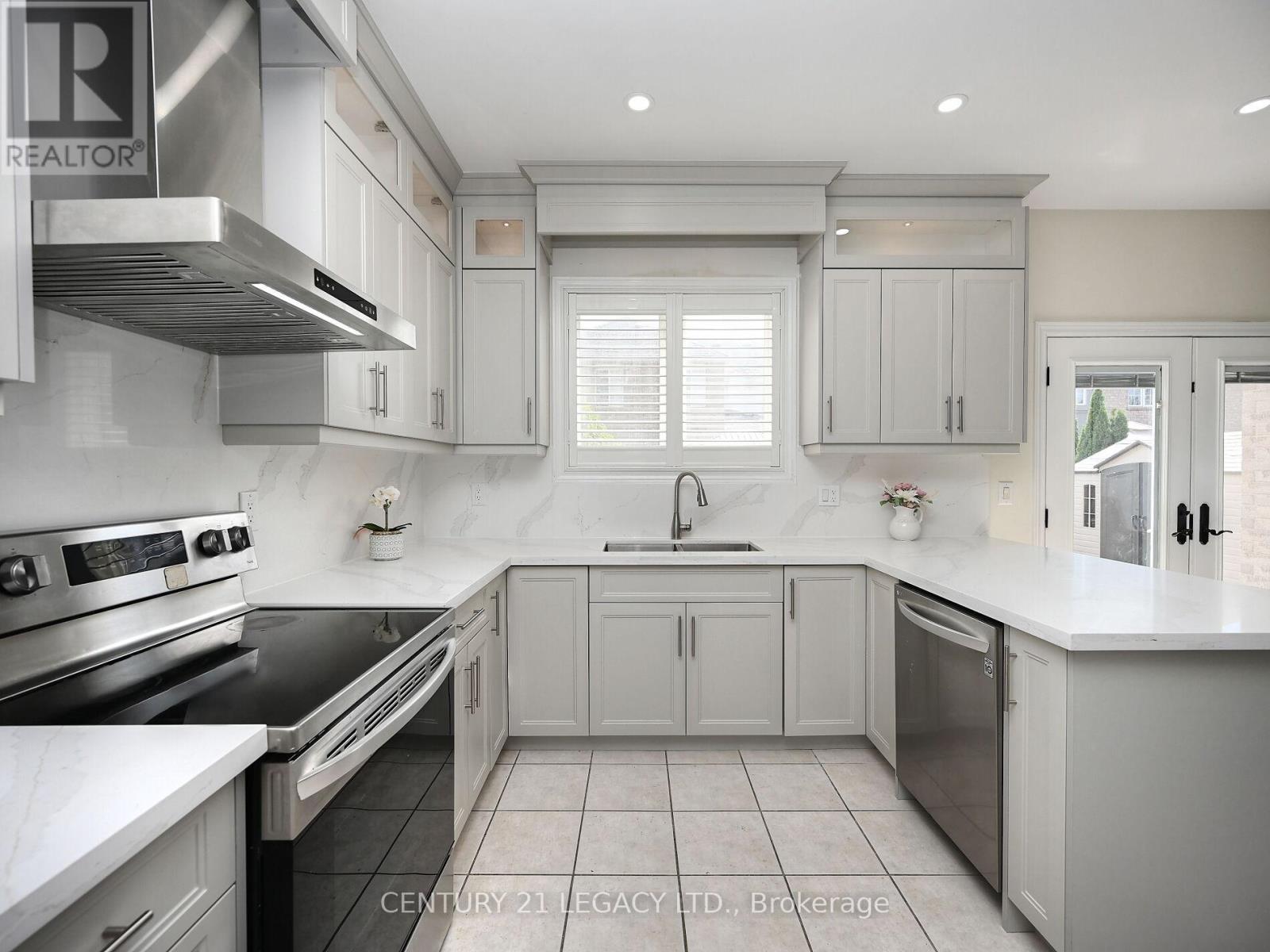 3 Bowsfield Drive, Brampton, Ontario  L6P 1C8 - Photo 17 - W12415964