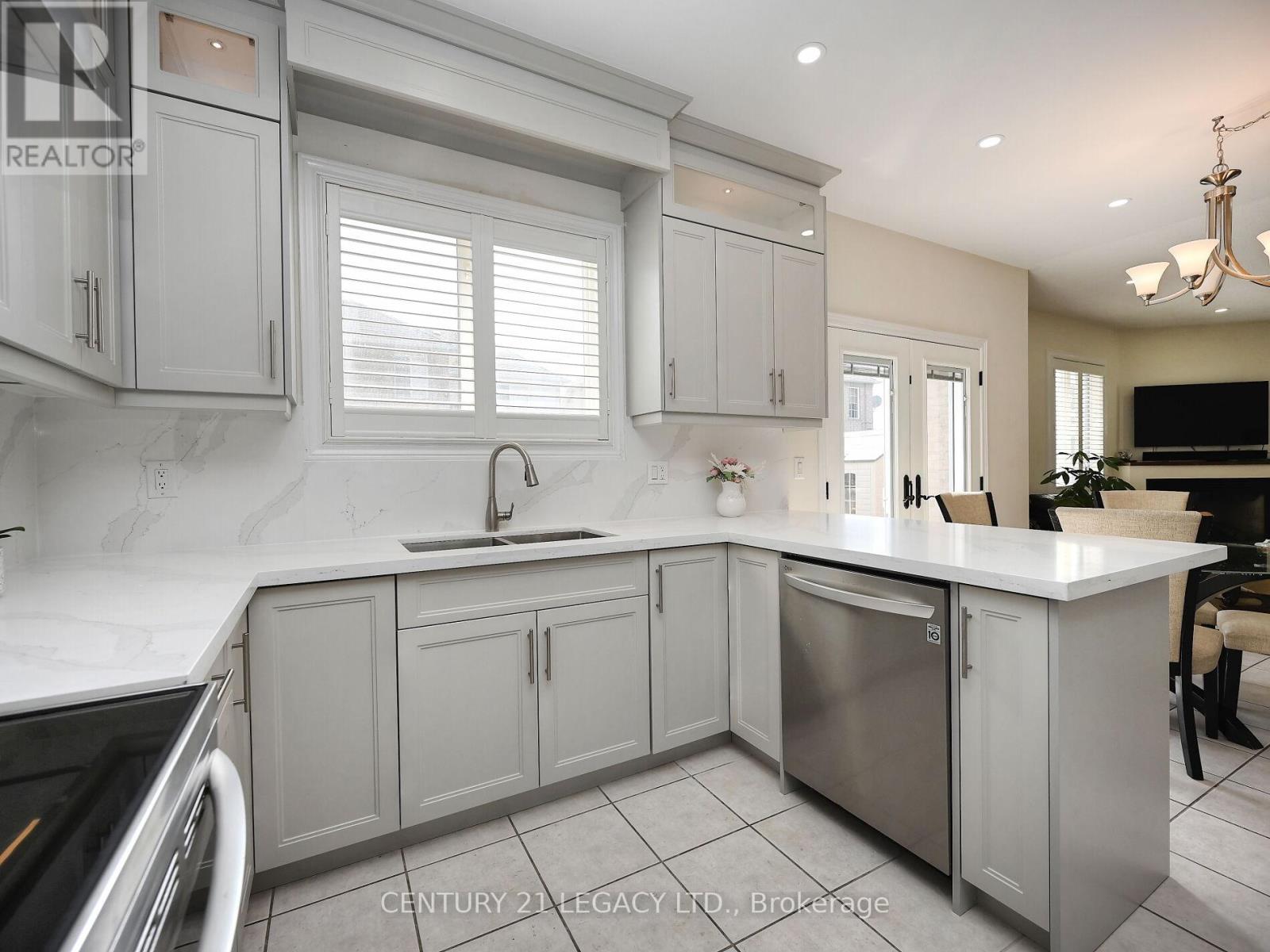 3 Bowsfield Drive, Brampton, Ontario  L6P 1C8 - Photo 19 - W12415964