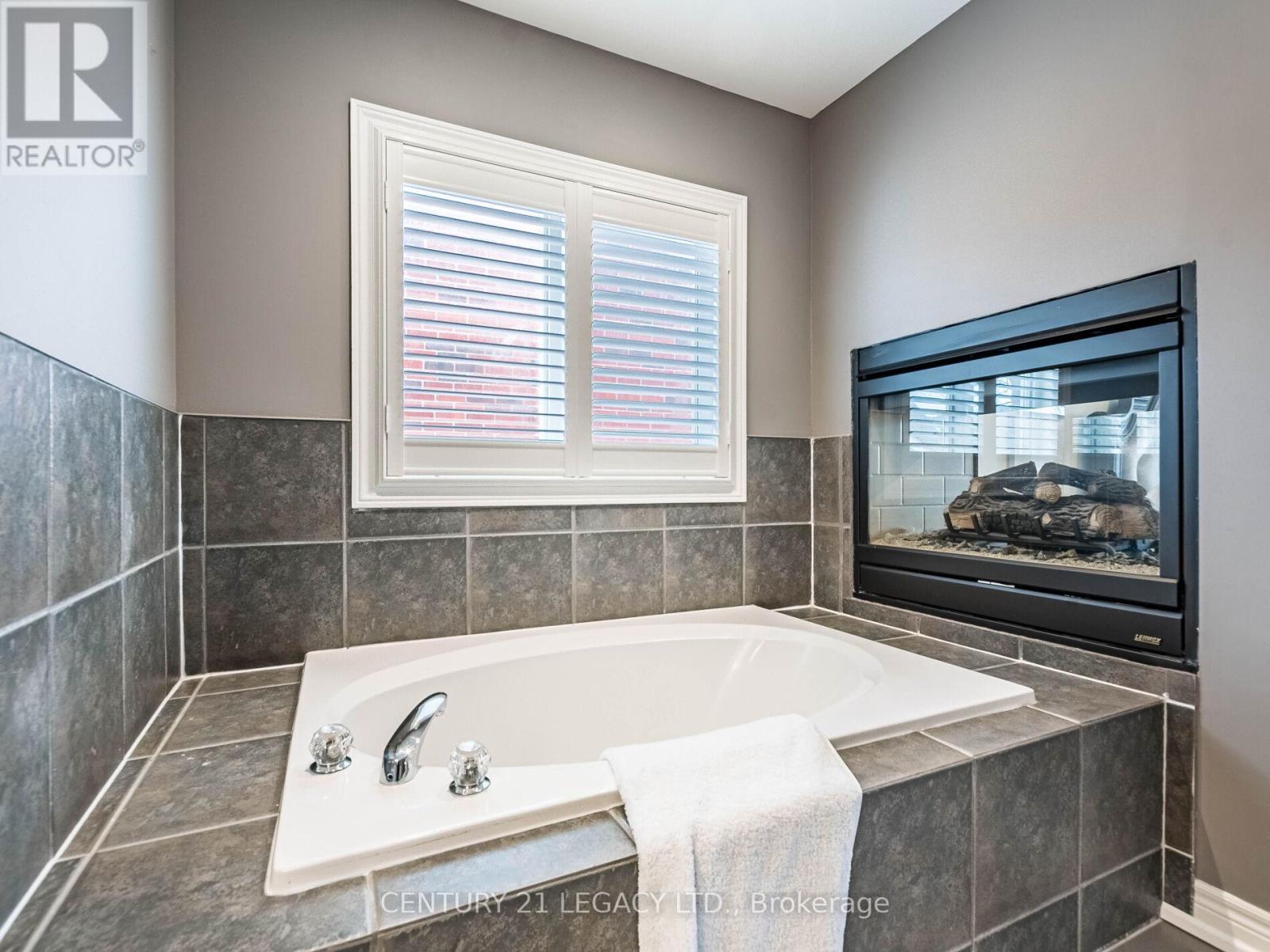 3 Bowsfield Drive, Brampton, Ontario  L6P 1C8 - Photo 34 - W12415964