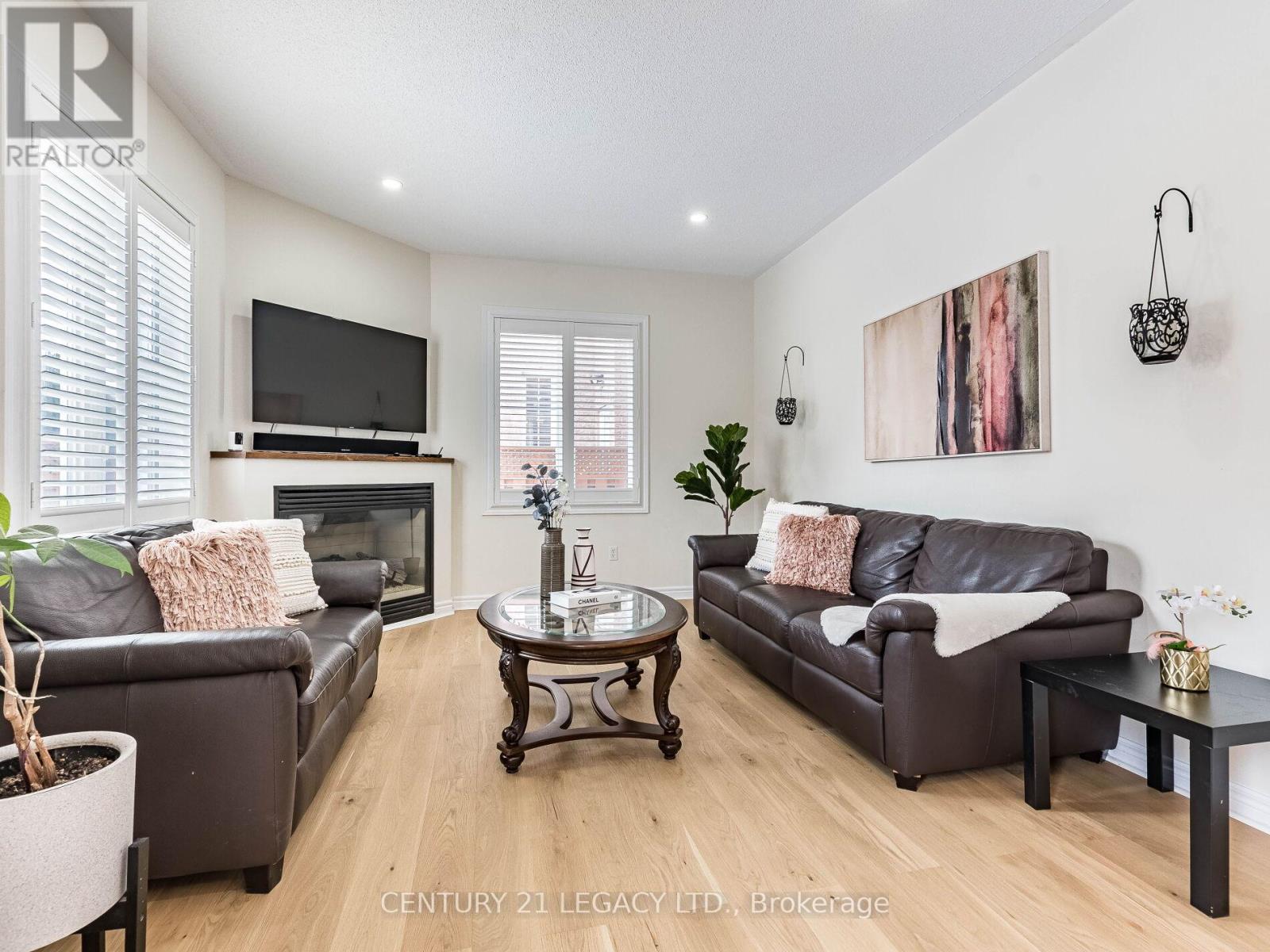 3 Bowsfield Drive, Brampton, Ontario  L6P 1C8 - Photo 8 - W12415964