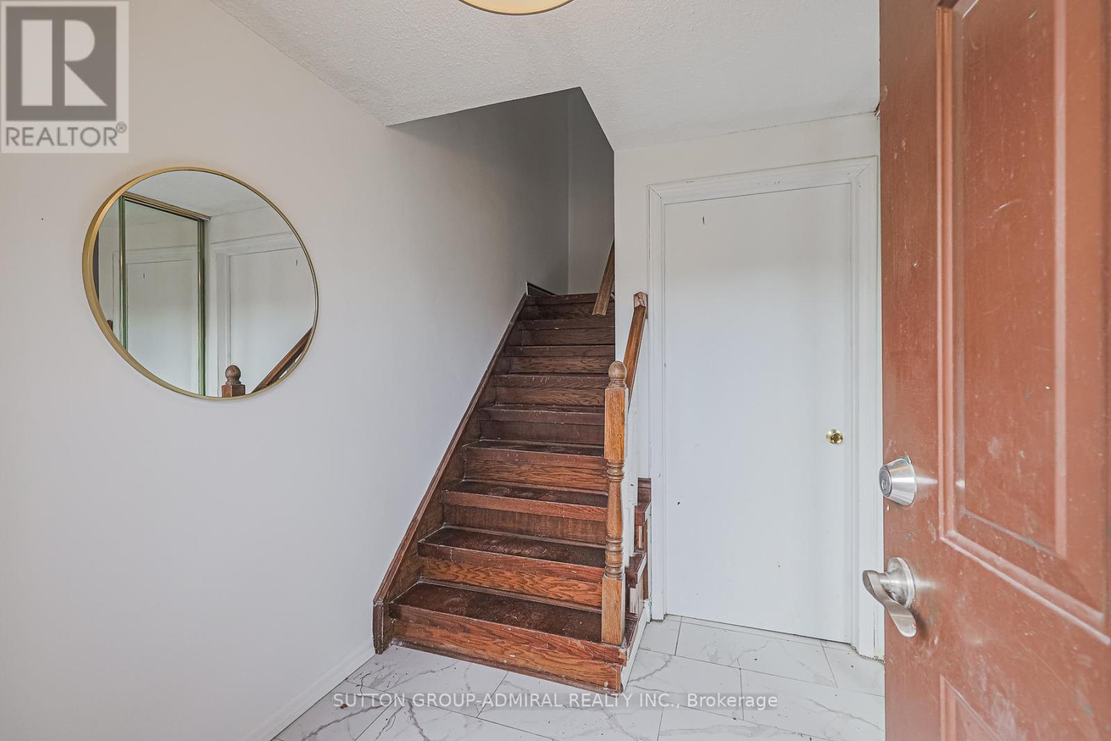 38 Macassa Court, Brampton, Ontario  L6Z 1B3 - Photo 2 - W12415967