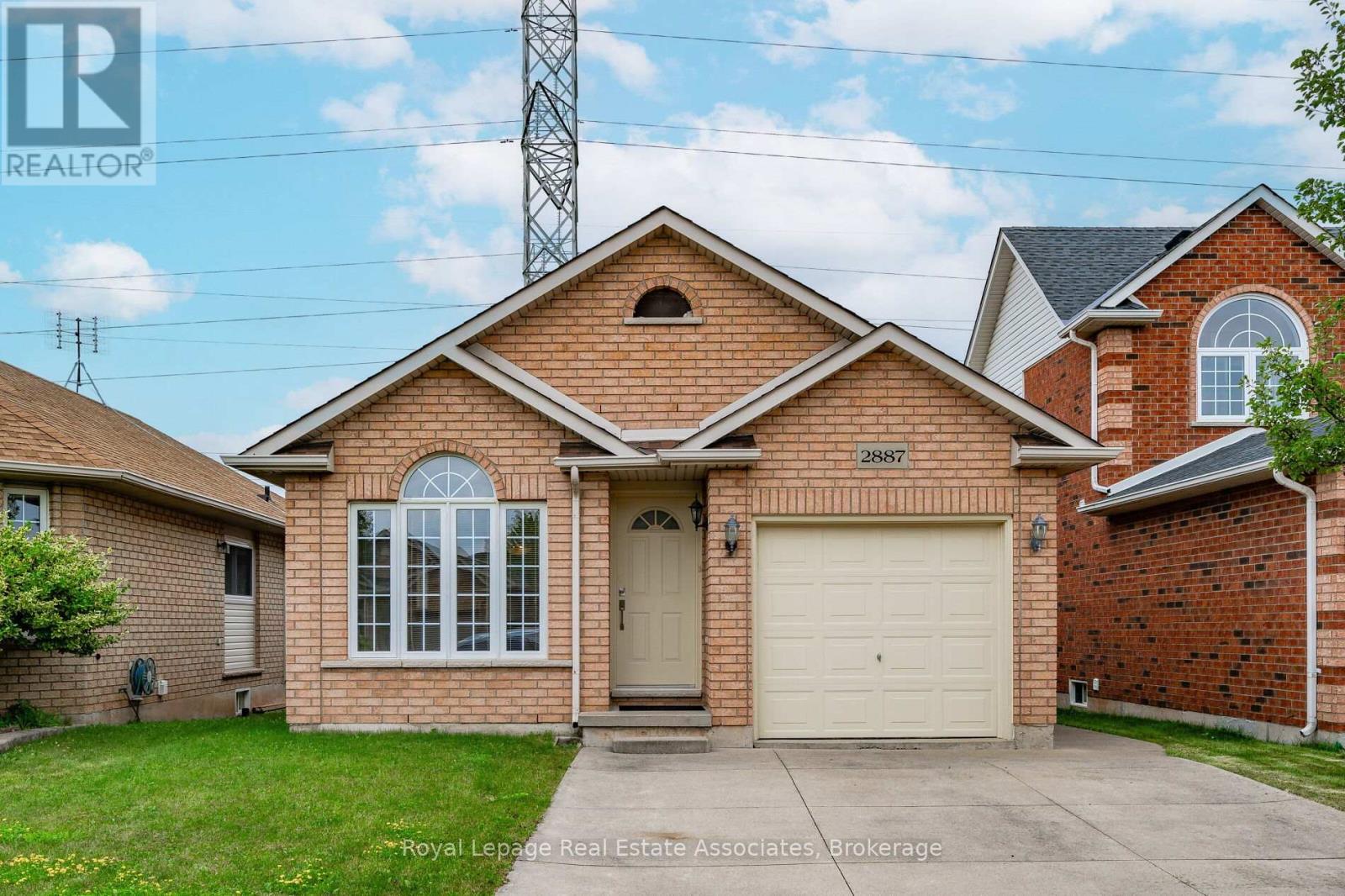 2887 Darien Road, Burlington, Ontario  L7M 4K1 - Photo 1 - W12415969