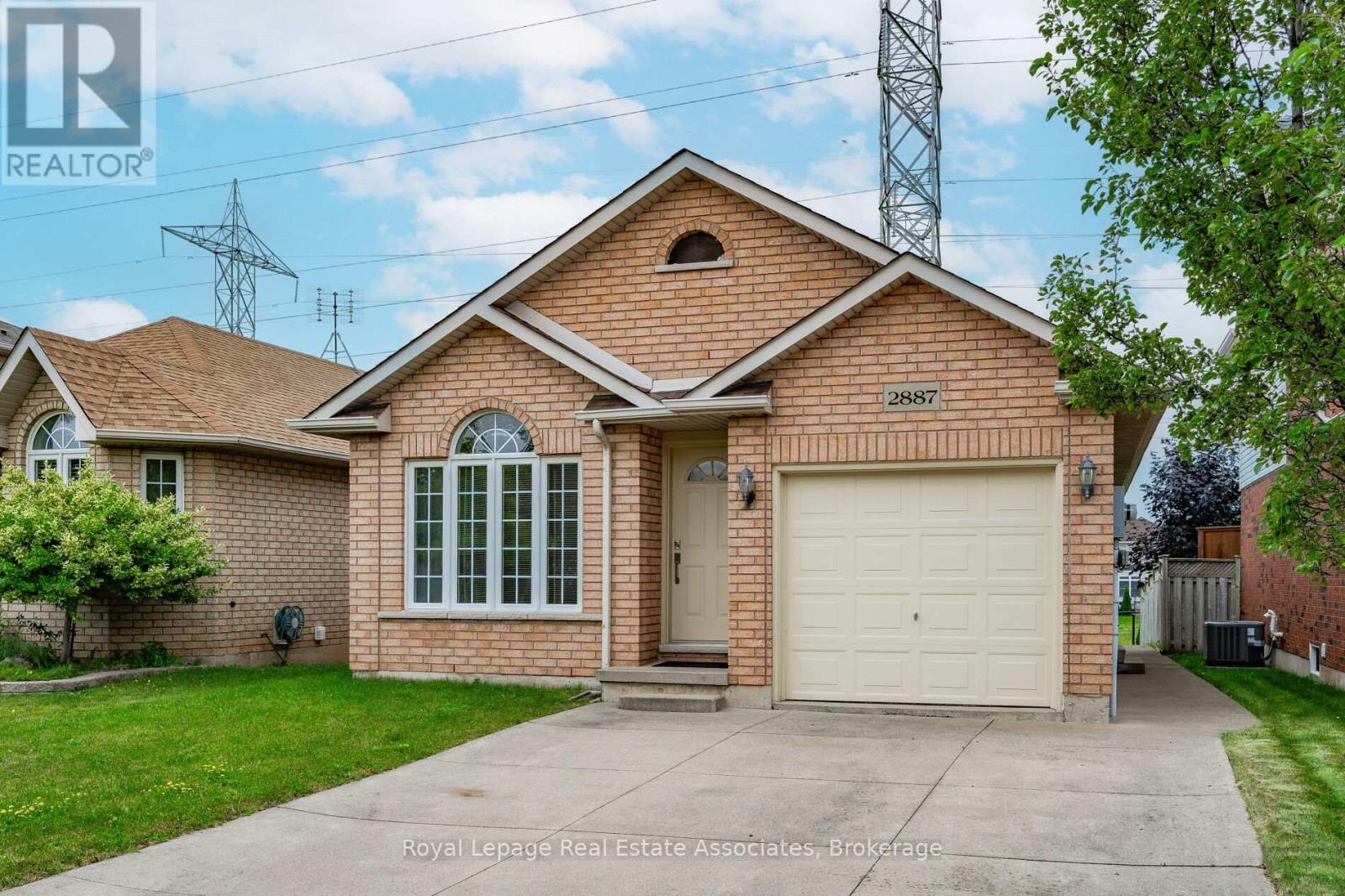 2887 Darien Road, Burlington, Ontario  L7M 4K1 - Photo 2 - W12415969