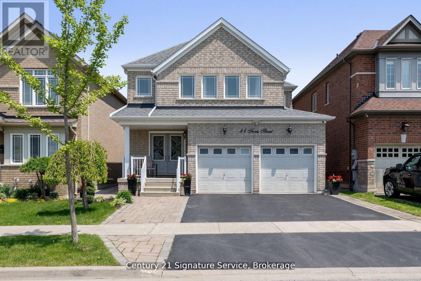 41 Faris Street, Bradford West Gwillimbury, Ontario  L3Z 0C5 - Photo 1 - N12416076