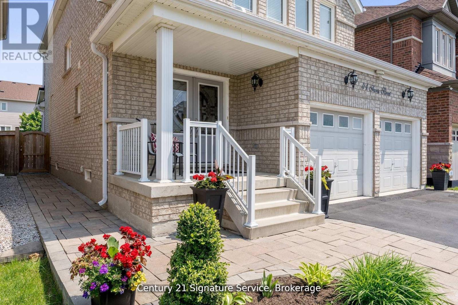 41 Faris Street, Bradford West Gwillimbury, Ontario  L3Z 0C5 - Photo 3 - N12416076
