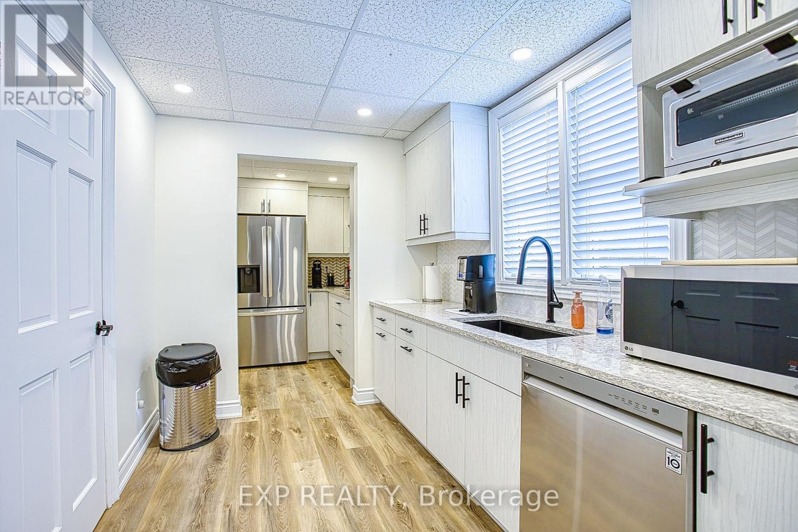 42 Ontario Street, Grimsby, Ontario  L3M 3H1 - Photo 17 - X12415992