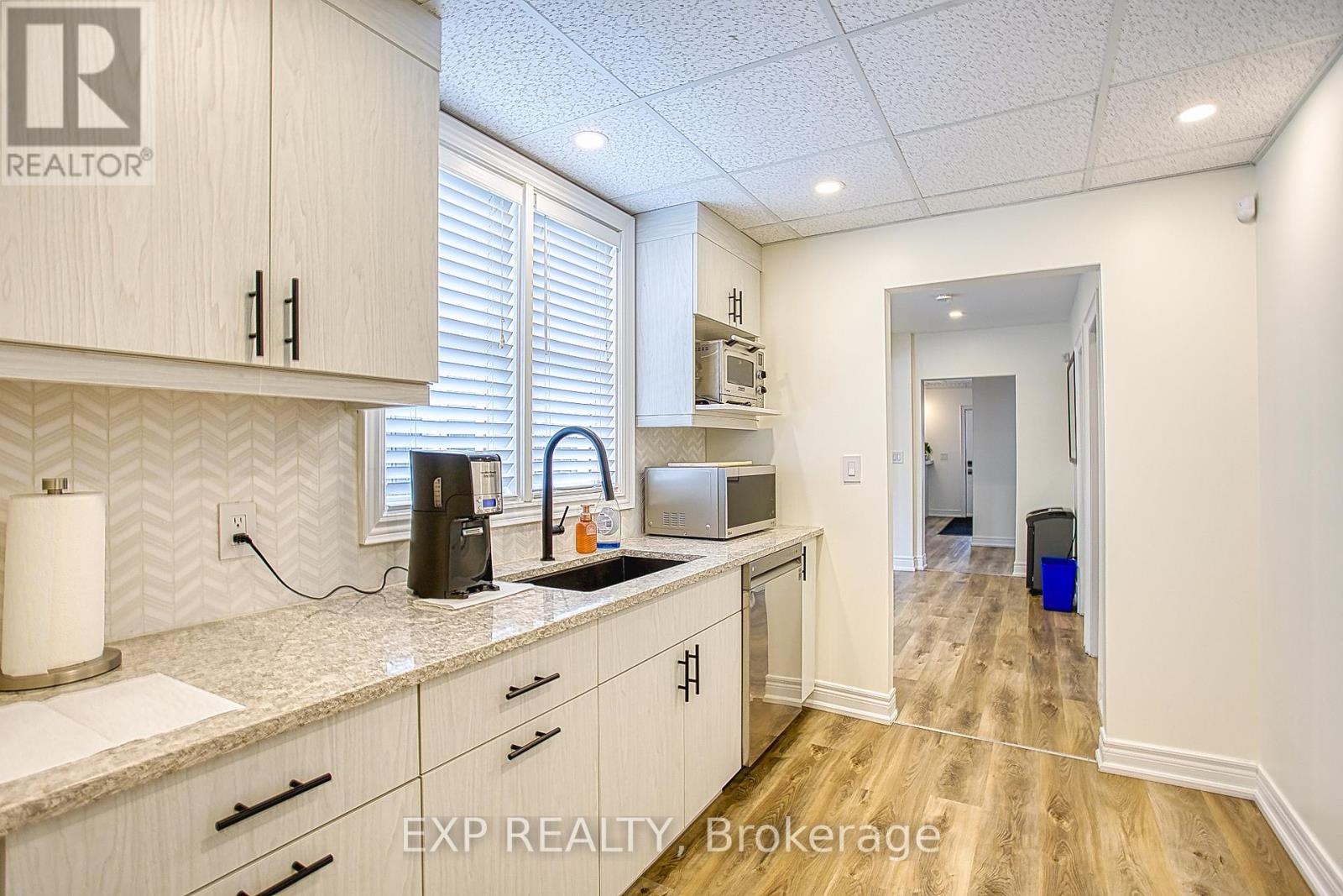 42 Ontario Street, Grimsby, Ontario  L3M 3H1 - Photo 18 - X12415992