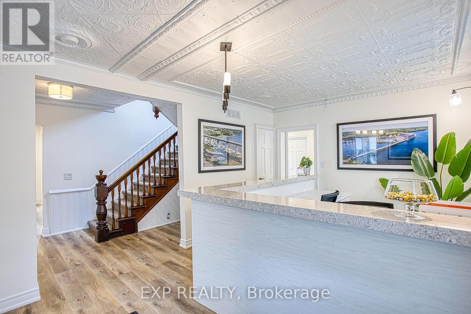 42 Ontario Street, Grimsby, Ontario  L3M 3H1 - Photo 5 - X12415992