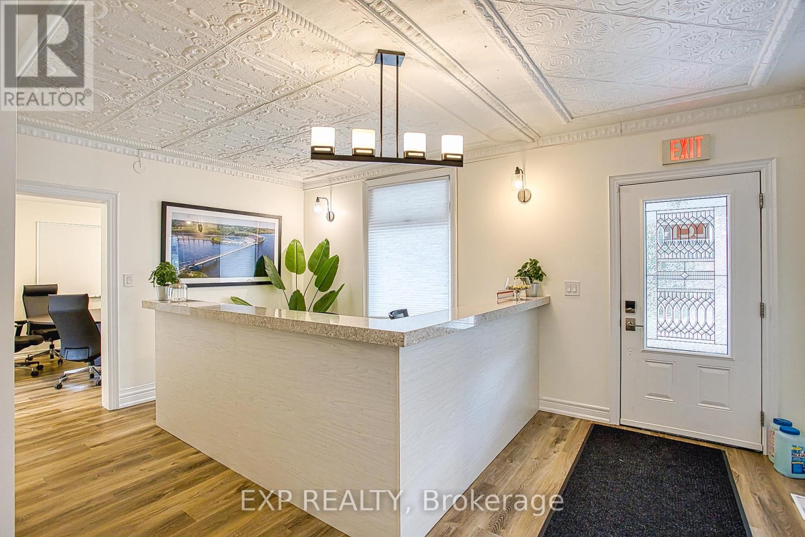 42 Ontario Street, Grimsby, Ontario  L3M 3H1 - Photo 6 - X12415992