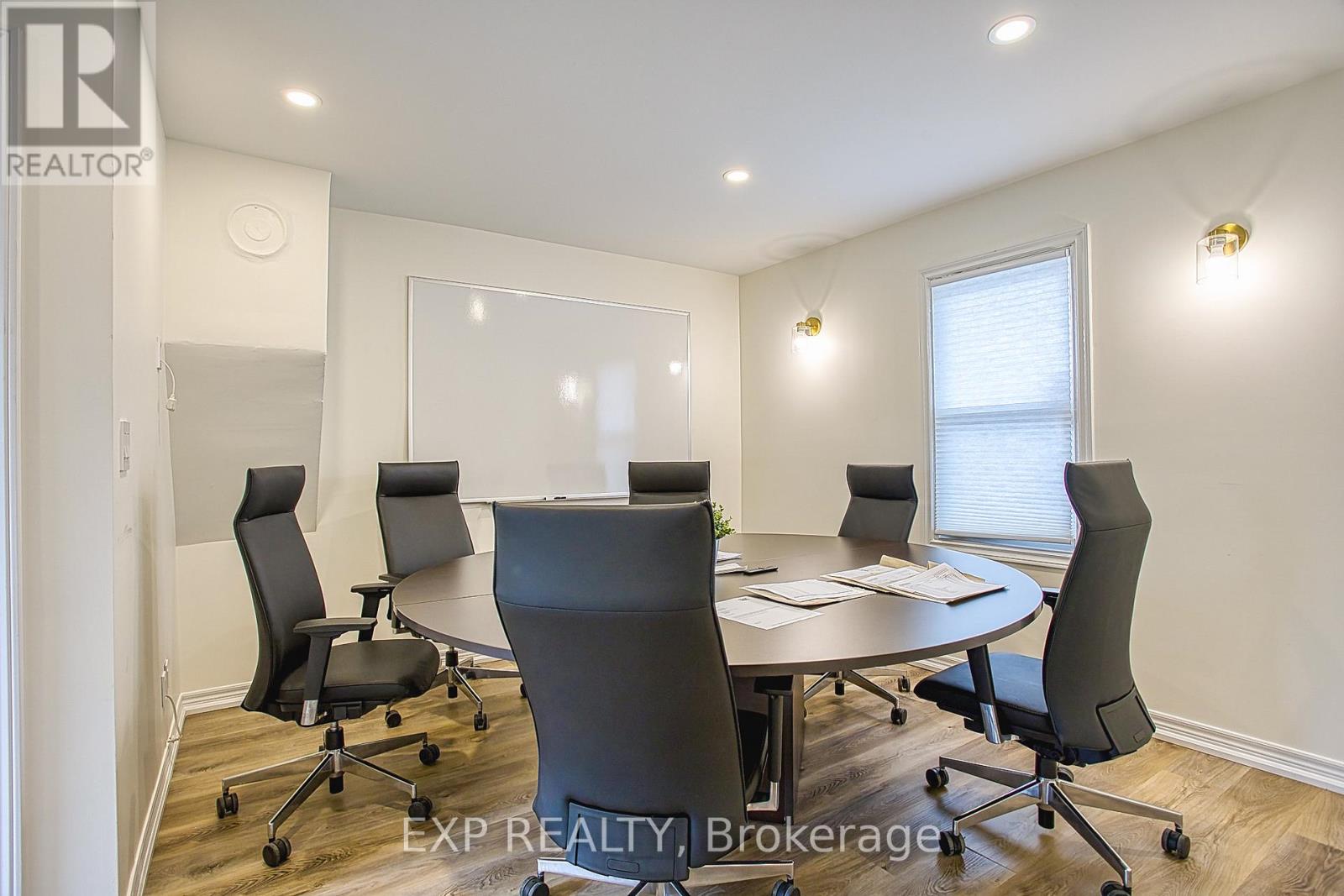 42 Ontario Street, Grimsby, Ontario  L3M 3H1 - Photo 7 - X12415992