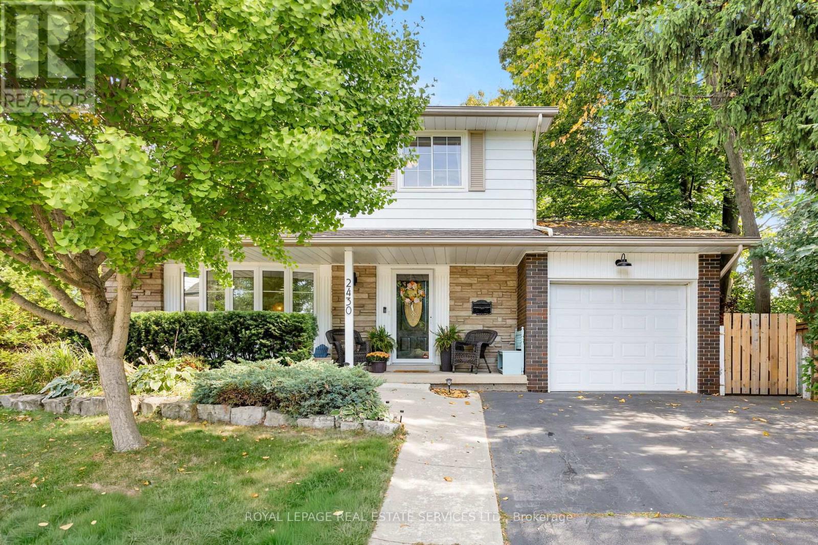 2430 Redfern Road, Burlington, Ontario  L7R 1X9 - Photo 1 - W12416034