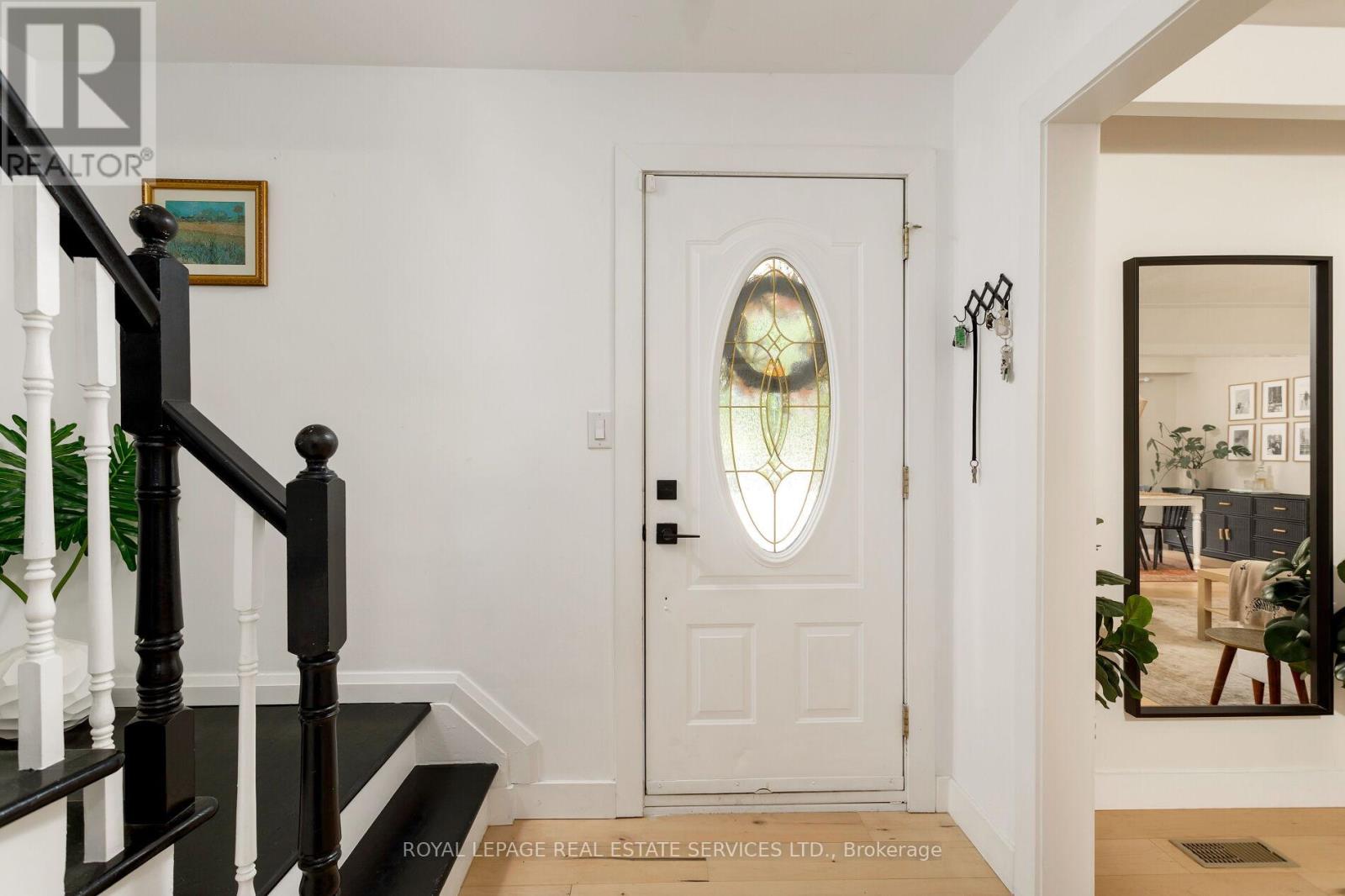 2430 Redfern Road, Burlington, Ontario  L7R 1X9 - Photo 4 - W12416034