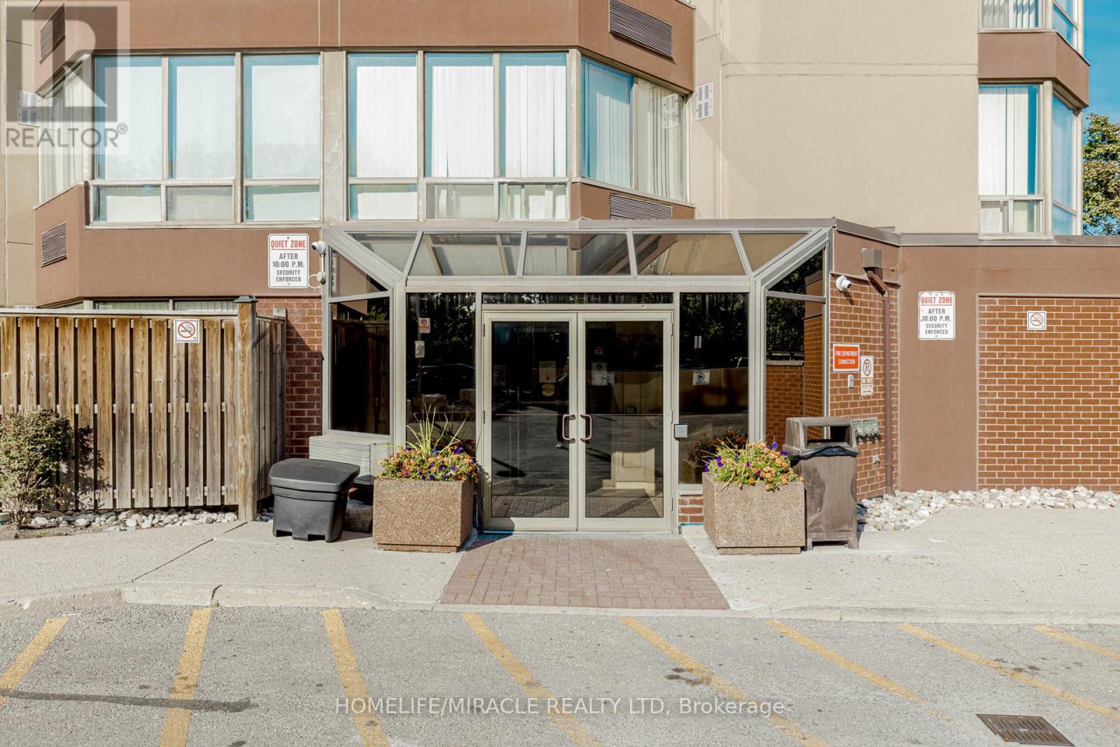 208 - 25 Fairview Road W, Mississauga, Ontario  L5B 3Y8 - Photo 10 - W12416065
