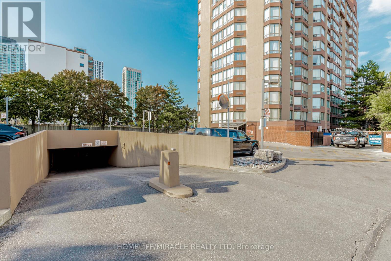 208 - 25 Fairview Road W, Mississauga, Ontario  L5B 3Y8 - Photo 48 - W12416065