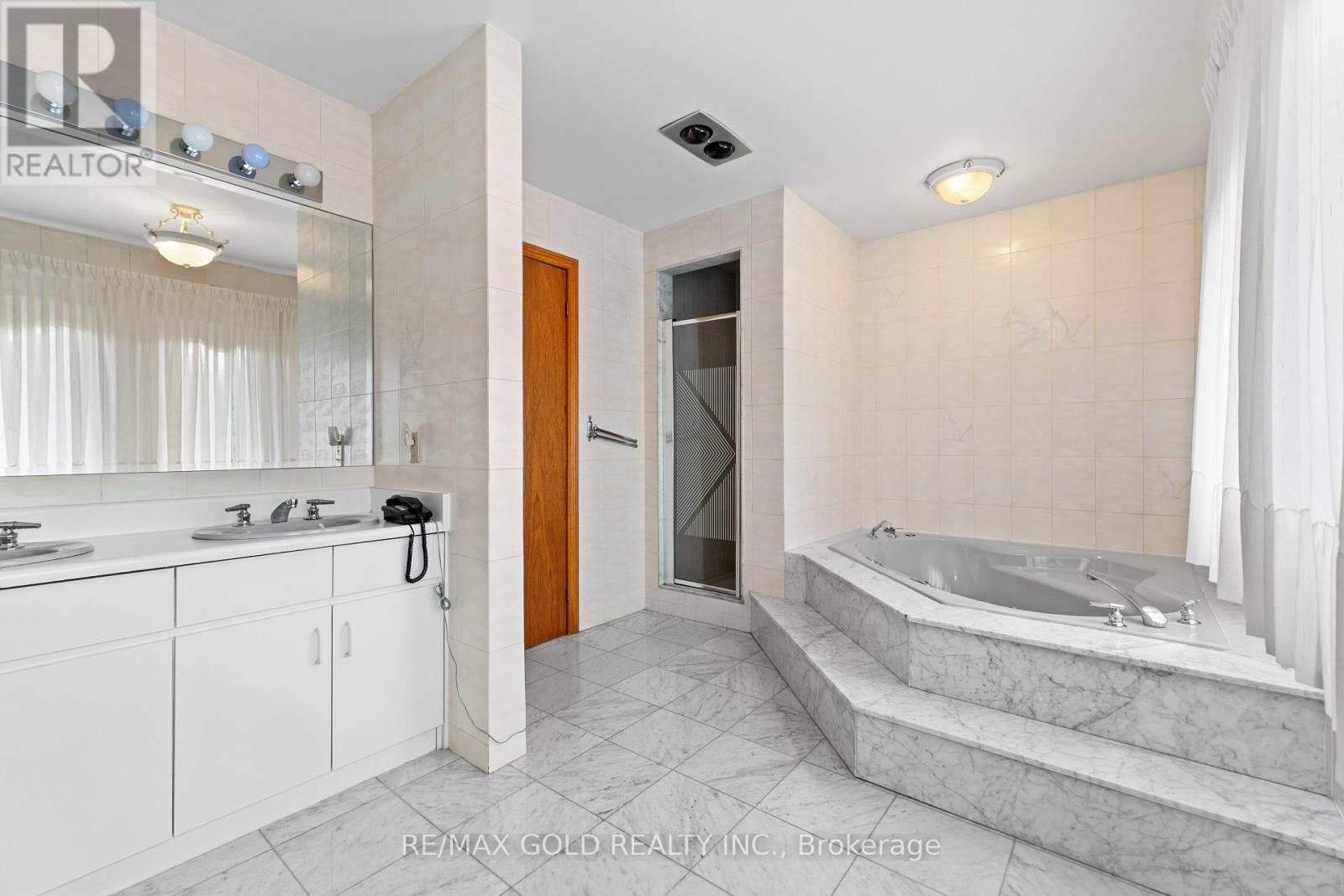 8 Ryckman Lane, Brampton, Ontario  L6P 0C7 - Photo 16 - W12416103