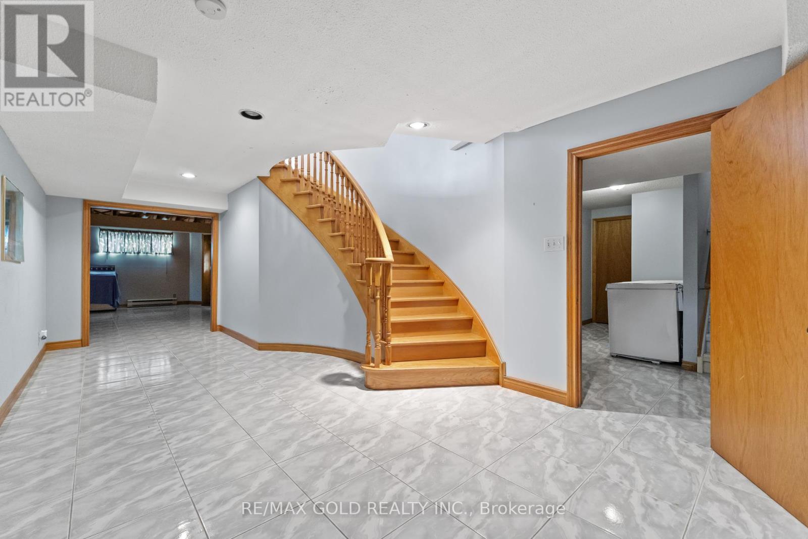8 Ryckman Lane, Brampton, Ontario  L6P 0C7 - Photo 21 - W12416103