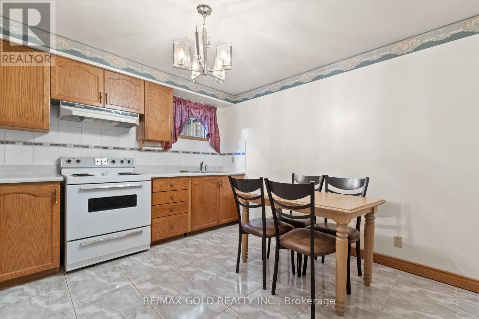 8 Ryckman Lane, Brampton, Ontario  L6P 0C7 - Photo 22 - W12416103
