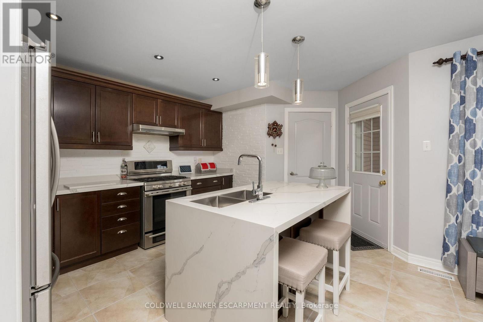 256 Landsborough Avenue, Milton, Ontario  L9T 0T4 - Photo 7 - W12416128