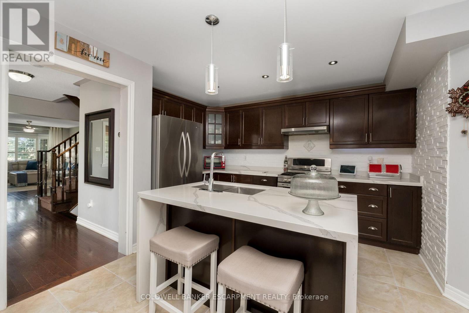 256 Landsborough Avenue, Milton, Ontario  L9T 0T4 - Photo 8 - W12416128