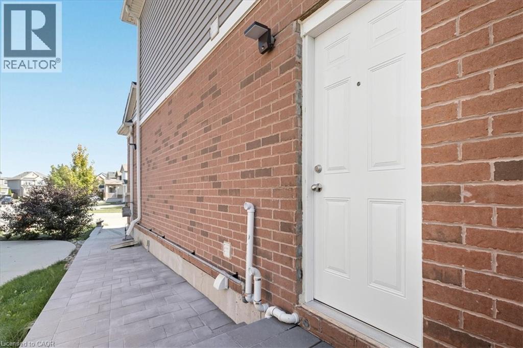 Property at 304 FALLING GREEN Crescent image 3