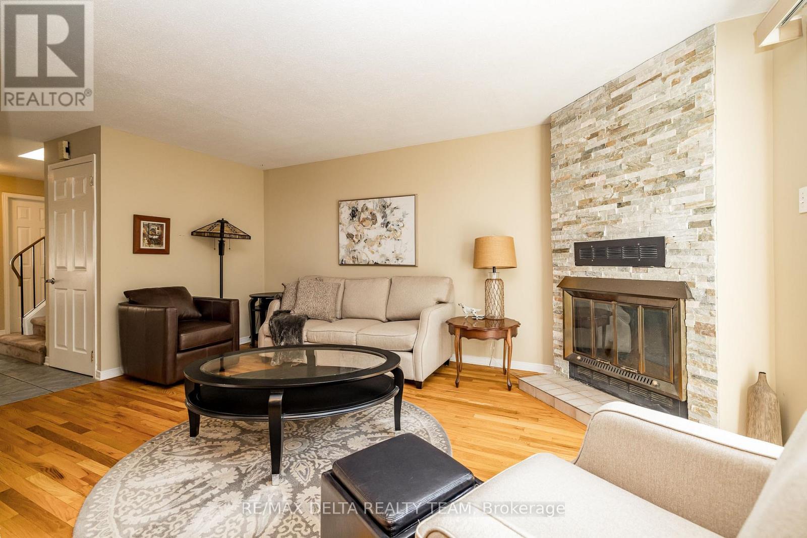 334 Omer-Lacasse Avenue, Ottawa, Ontario  K1E 2X8 - Photo 3 - X12416137
