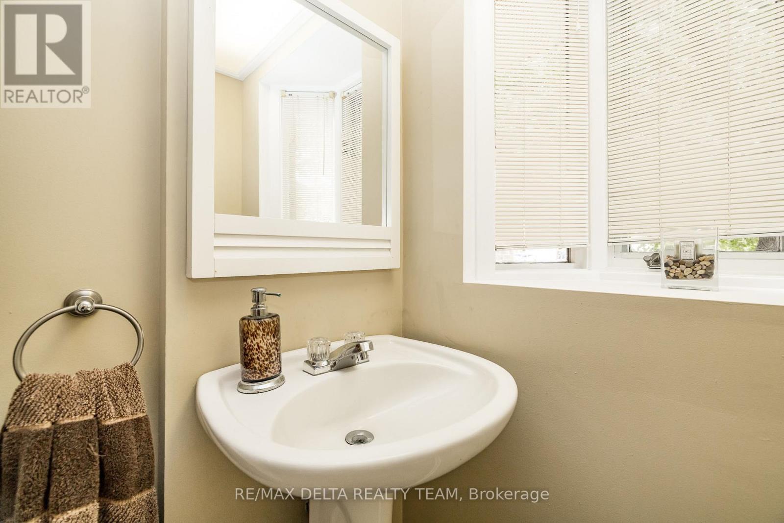 334 Omer-Lacasse Avenue, Ottawa, Ontario  K1E 2X8 - Photo 9 - X12416137