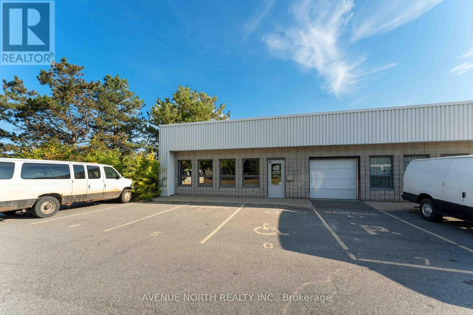 2285 ST. LAURENT BOULEVARD, ottawa, Ontario