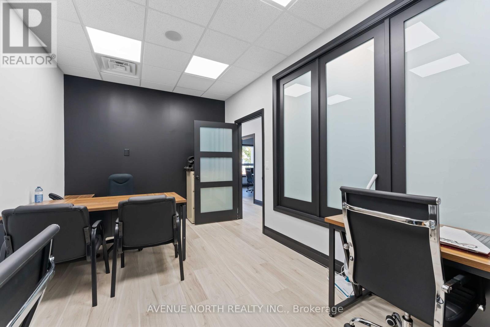 2285 St. Laurent Boulevard, Ottawa, Ontario  K1G 4Z7 - Photo 13 - X12416144