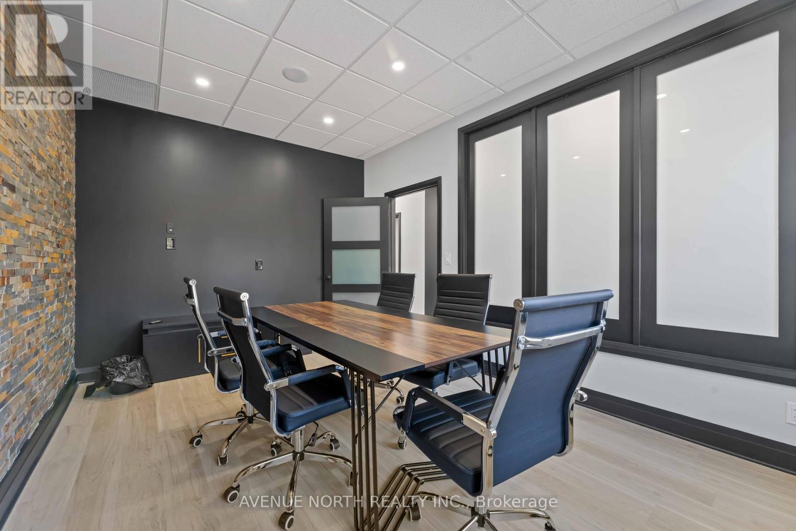 2285 St. Laurent Boulevard, Ottawa, Ontario  K1G 4Z7 - Photo 8 - X12416144