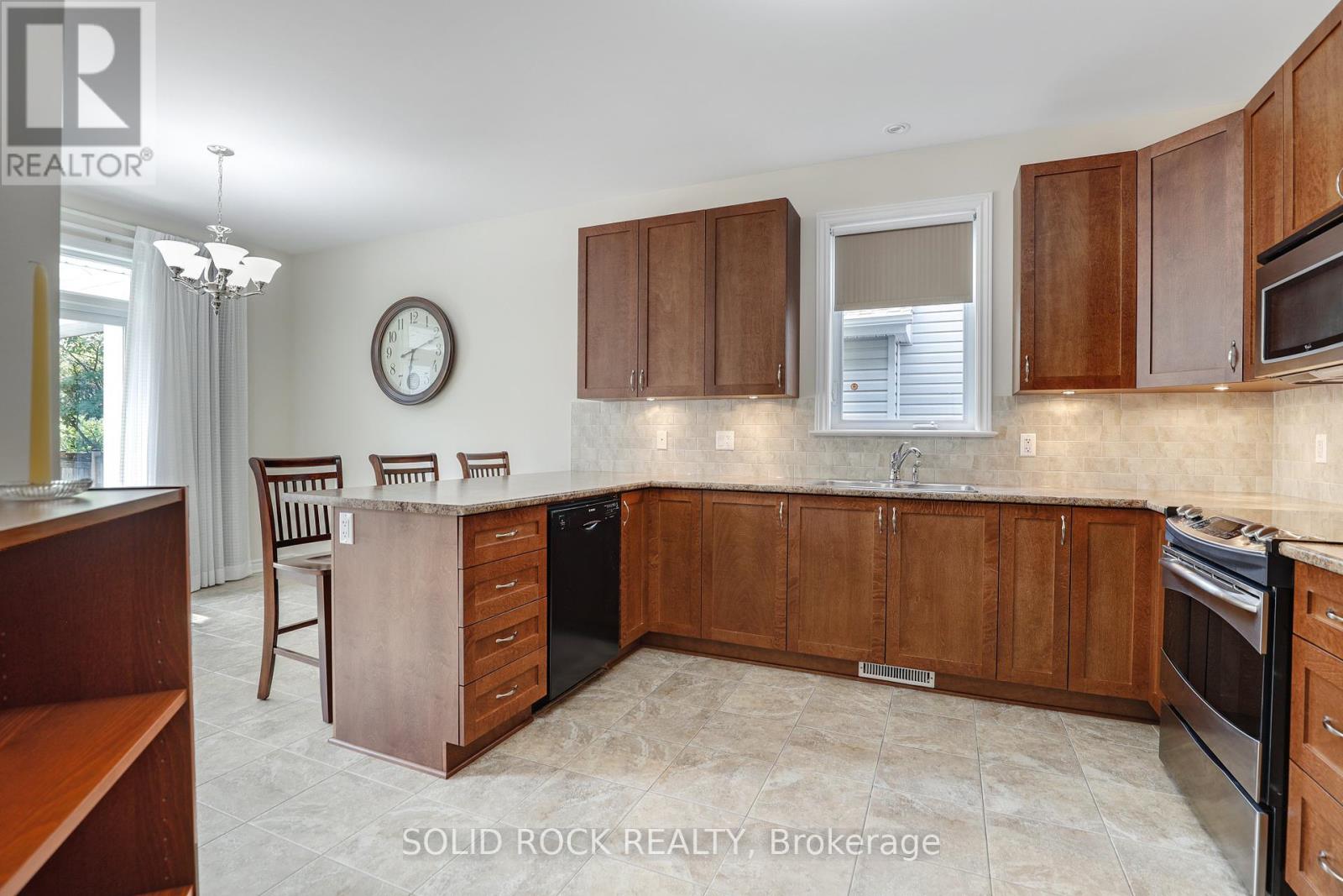 706 Wrangler Circle, Ottawa, Ontario  K2S 0R2 - Photo 13 - X12416168