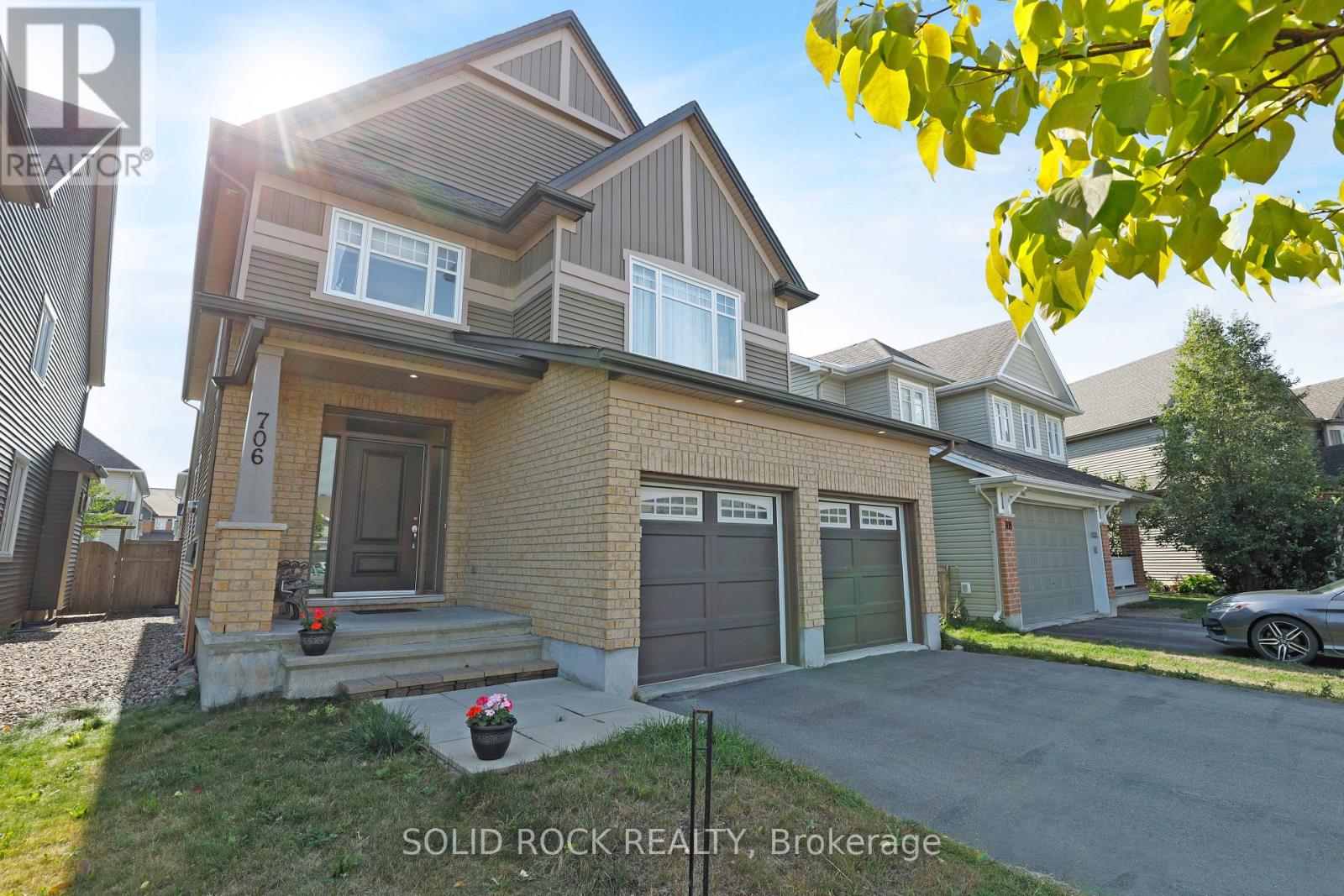 706 Wrangler Circle, Ottawa, Ontario  K2S 0R2 - Photo 2 - X12416168