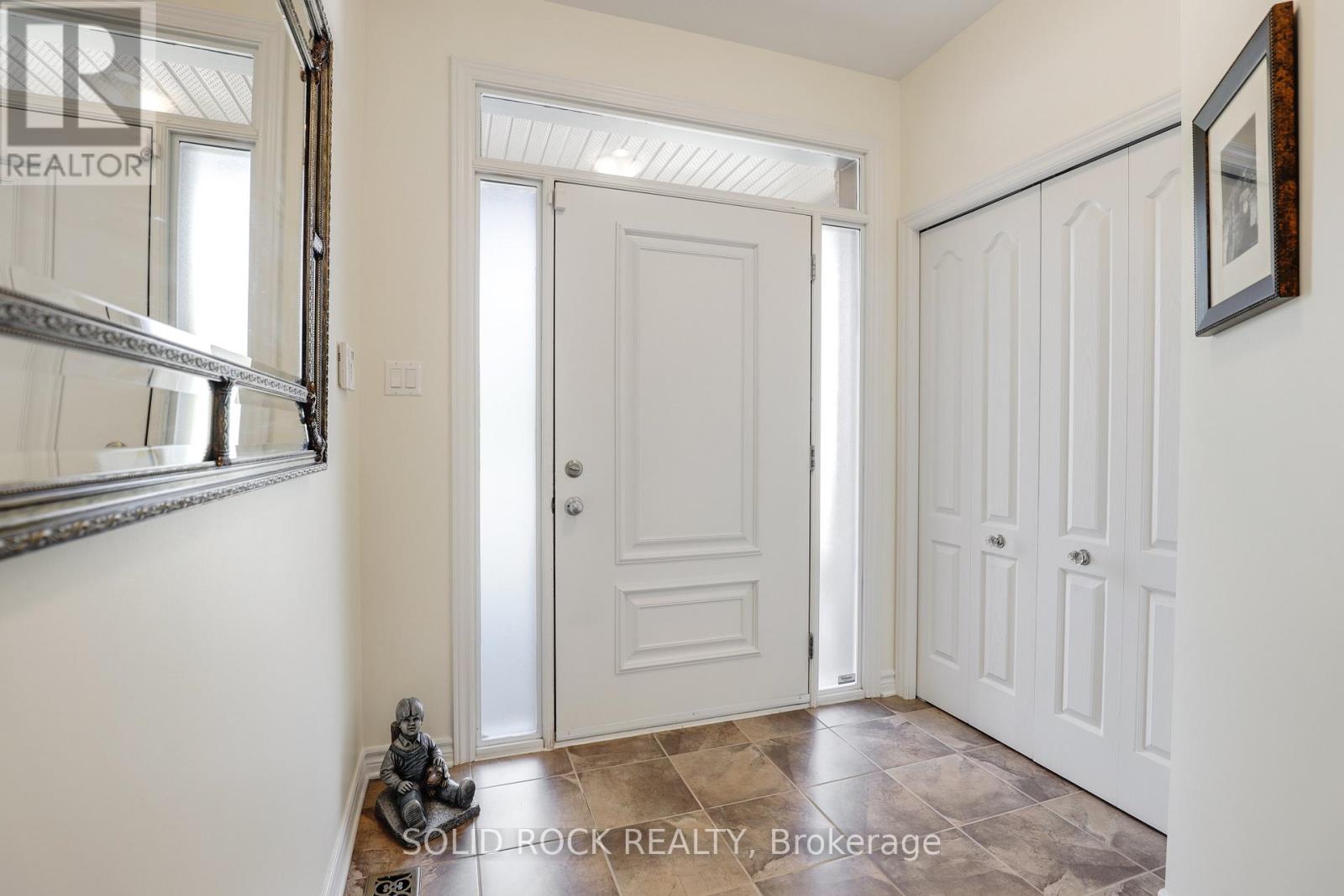 706 Wrangler Circle, Ottawa, Ontario  K2S 0R2 - Photo 5 - X12416168