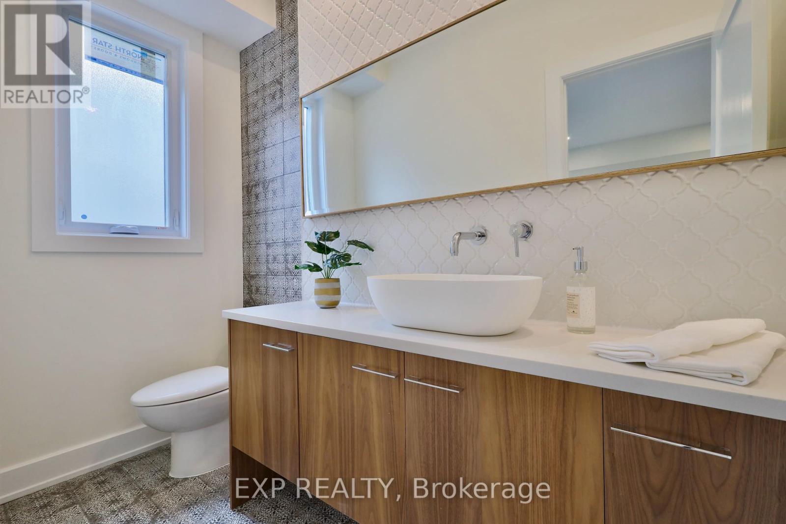62 Columbus Avenue, Ottawa, Ontario  K1K 1R3 - Photo 11 - X12416190