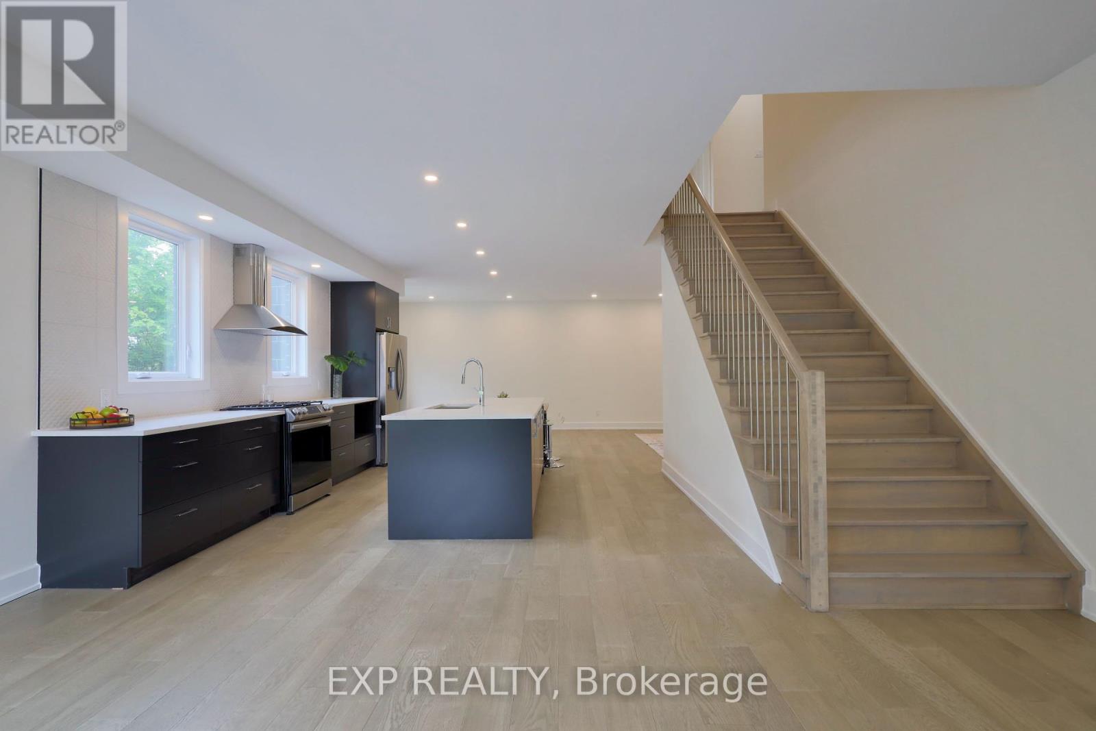 62 Columbus Avenue, Ottawa, Ontario  K1K 1R3 - Photo 5 - X12416190