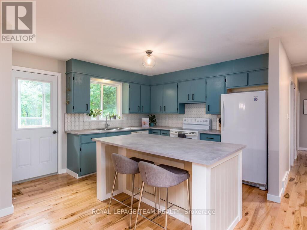 6677 Roger Stevens Drive N, Montague, Ontario  K7A 4S6 - Photo 7 - X12416191