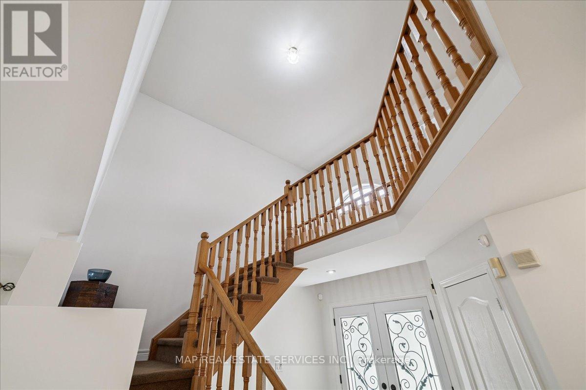 5342 Landsborough Avenue, Mississauga, Ontario  L5R 3X1 - Photo 5 - W12415580