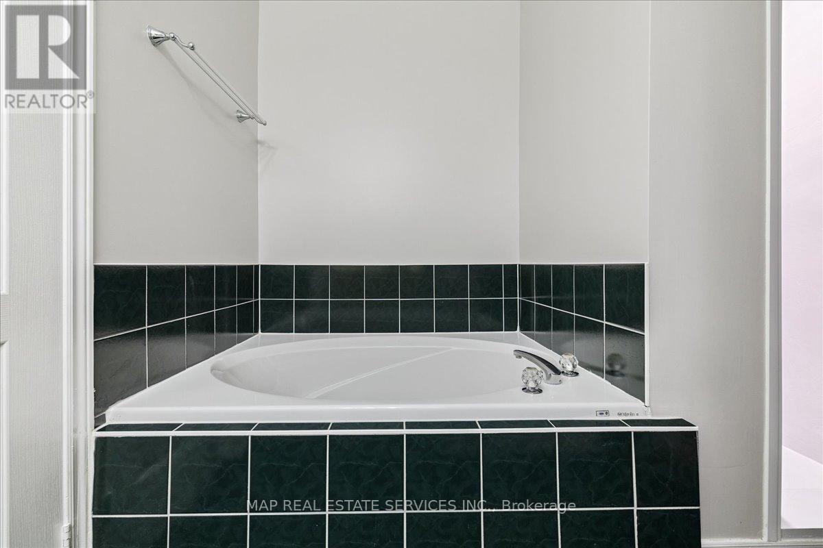 5342 Landsborough Avenue, Mississauga, Ontario  L5R 3X1 - Photo 26 - W12415580