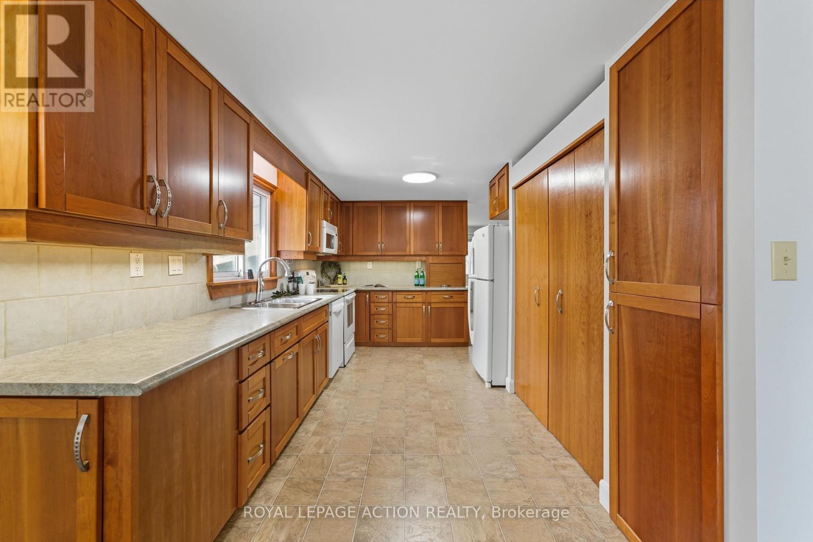 14 Jackson Heights, Norfolk, Ontario  N0A 1N5 - Photo 9 - X12416006