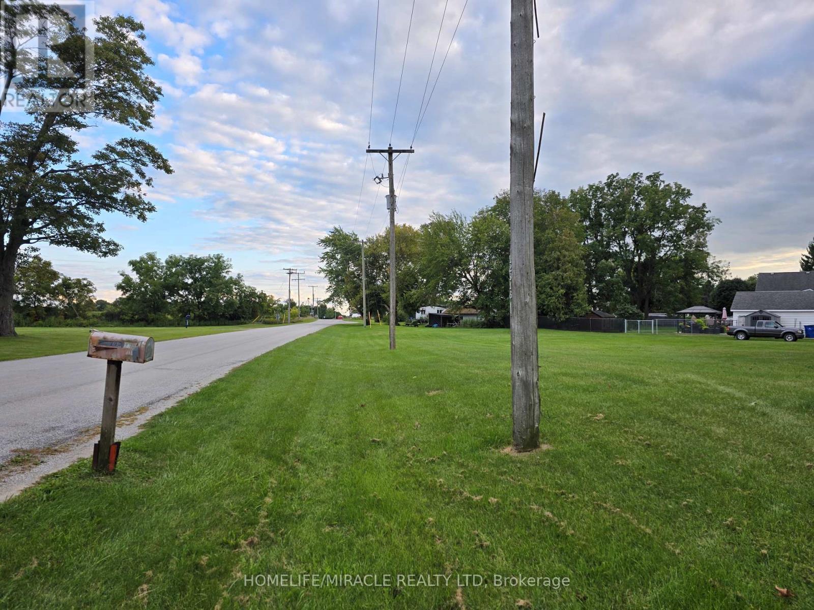 000 Oak Street, Chatham-Kent, Ontario  N0P 1C0 - Photo 1 - X12416039