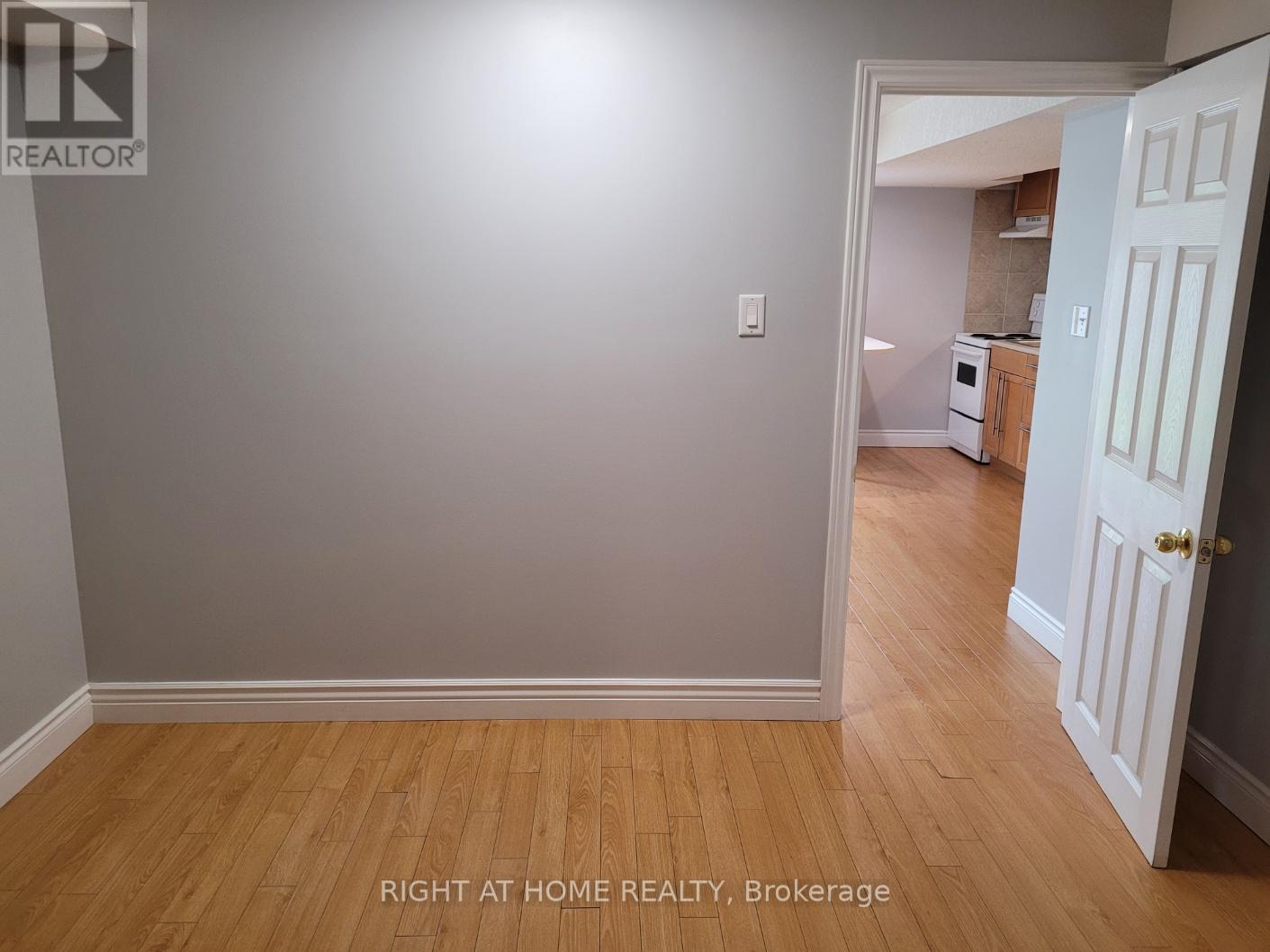 1203 Countrystone Drive, Kitchener, Ontario  N2N 3S4 - Photo 11 - X12416123