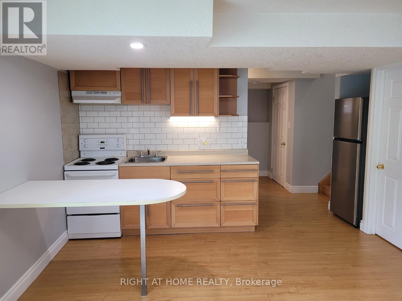1203 Countrystone Drive, Kitchener, Ontario  N2N 3S4 - Photo 3 - X12416123
