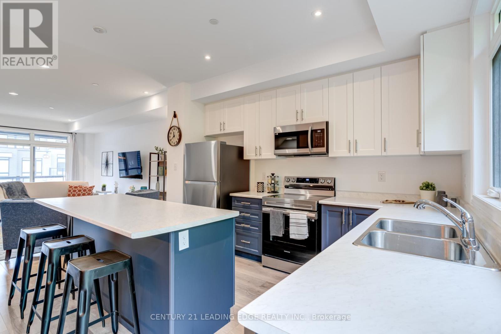 105 Marina Village Drive, Georgian Bay, Ontario  L0K 1S0 - Photo 12 - X12416132