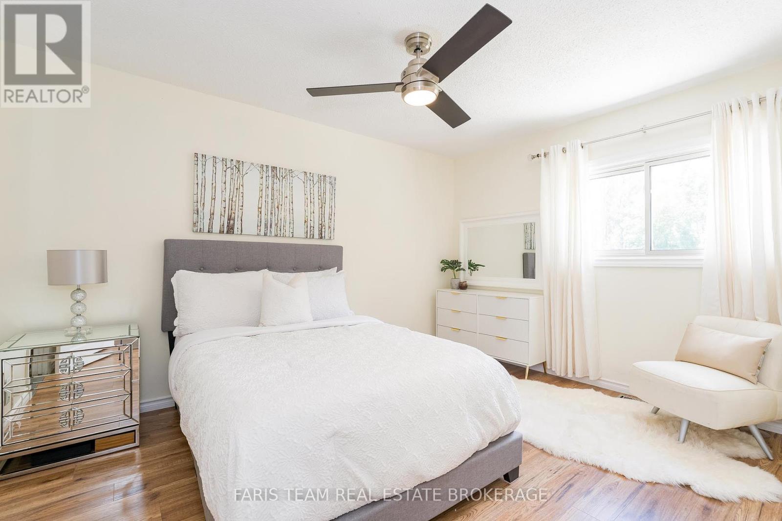 210 Parkview Drive, Innisfil, Ontario  L0L 1R0 - Photo 13 - N12409927