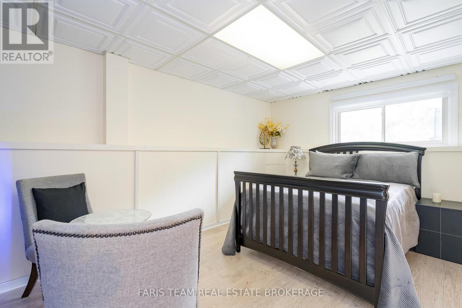 210 Parkview Drive, Innisfil, Ontario  L0L 1R0 - Photo 20 - N12409927