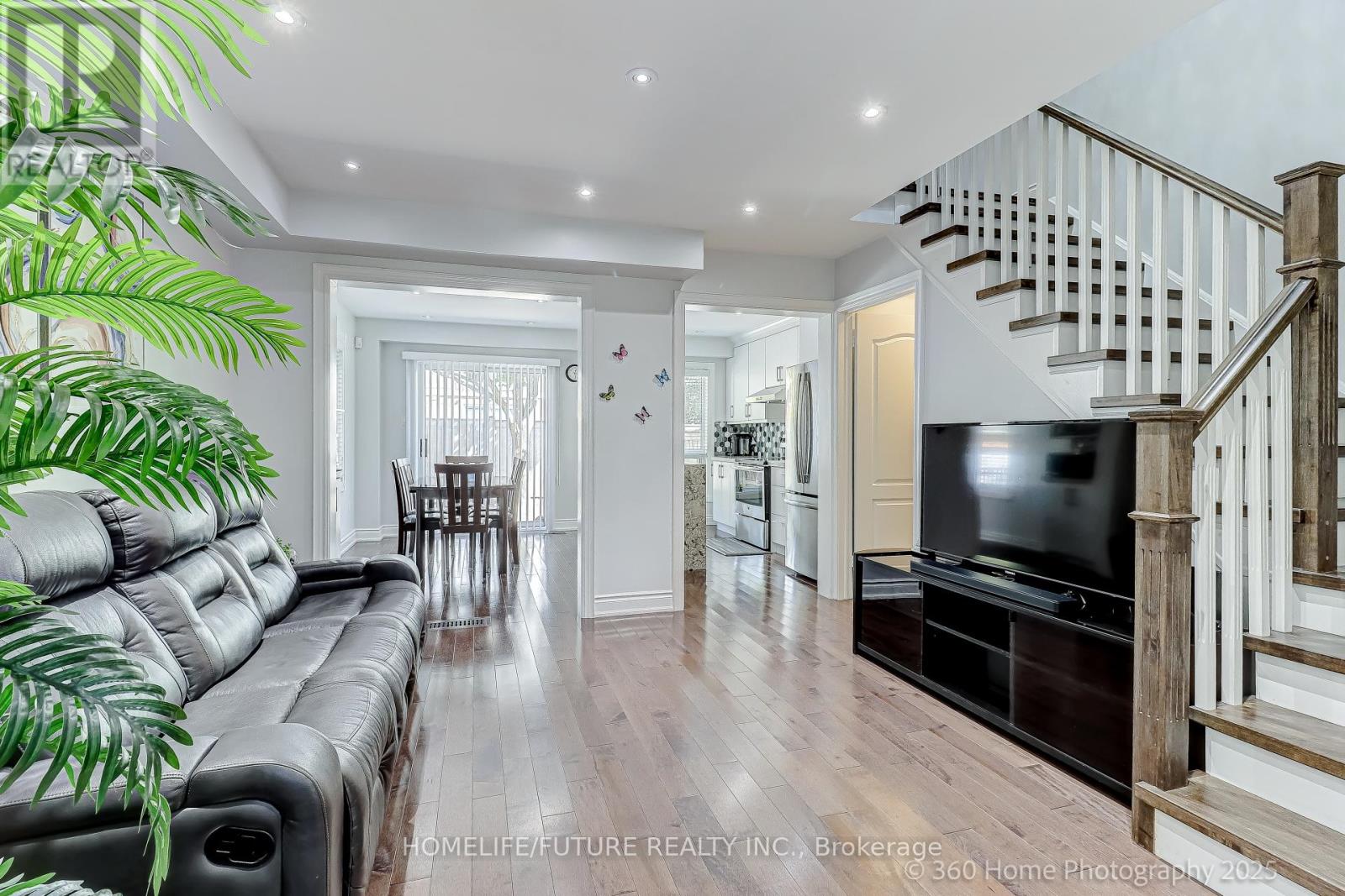 17 - 1292 Sherwood Mills Boulevard, Mississauga, Ontario  L5V 2G8 - Photo 3 - W12412279
