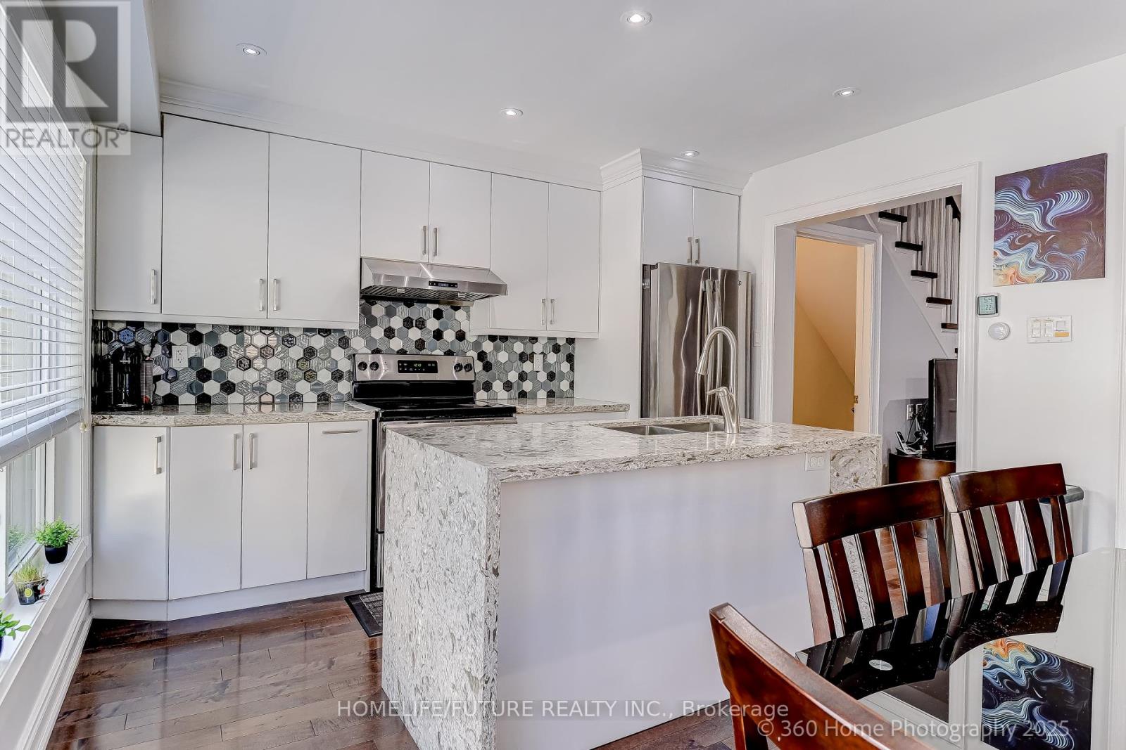 17 - 1292 Sherwood Mills Boulevard, Mississauga, Ontario  L5V 2G8 - Photo 8 - W12412279