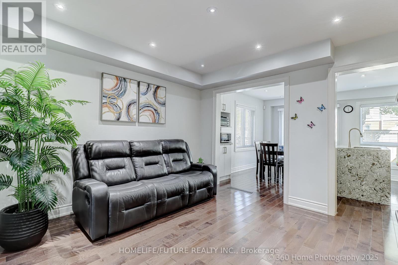 17 - 1292 Sherwood Mills Boulevard, Mississauga, Ontario  L5V 2G8 - Photo 4 - W12412279