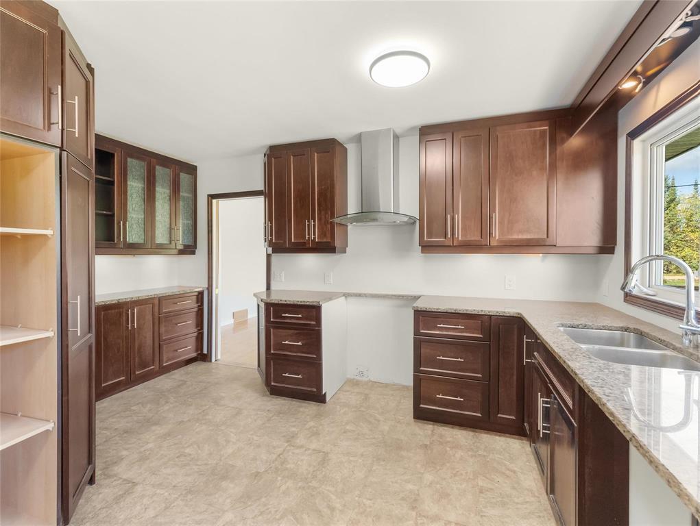 2 Brook Dale Road, Lac Du Bonnet Rm, Manitoba  R0E 1A0 - Photo 8 - 202523157