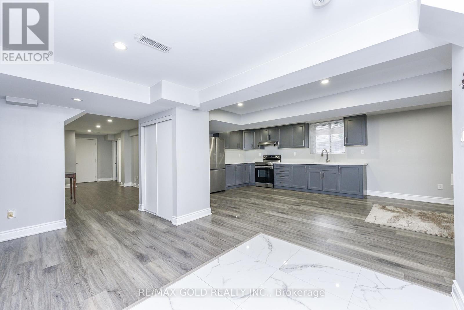 4 Gollop Crescent, Halton Hills, Ontario  L7G 5N9 - Photo 37 - W12415607