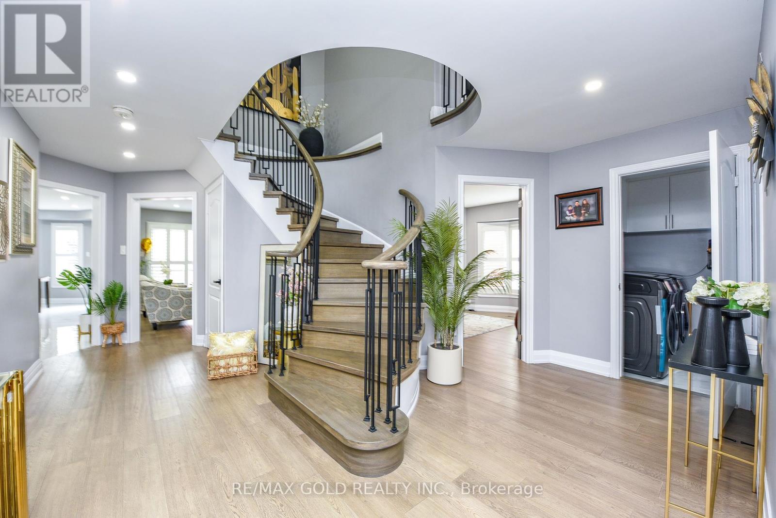 4 Gollop Crescent, Halton Hills, Ontario  L7G 5N9 - Photo 4 - W12415607